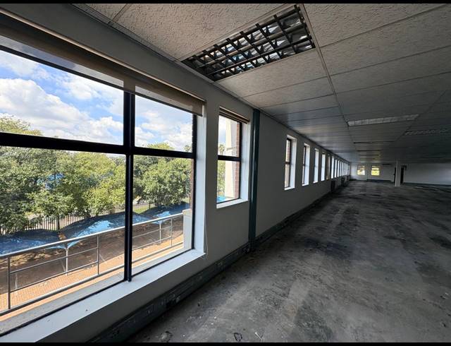 750M² OFFICE TO LET IN RANDJESPARK